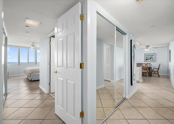 Oceanfront Quay Unit With Outdoor & Indoor Pool