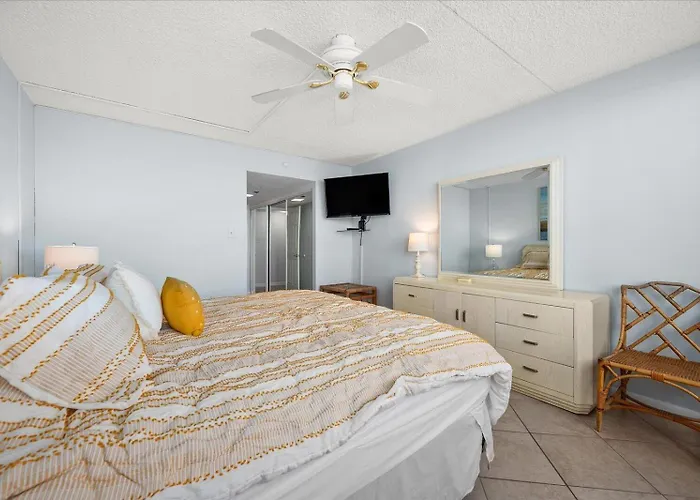 Oceanfront Quay Unit With Outdoor & Indoor Pool